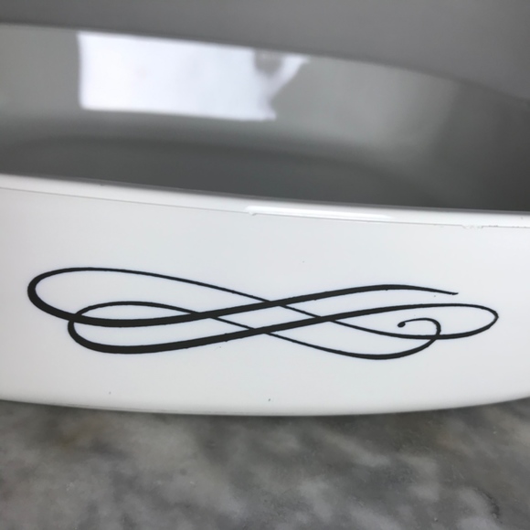 Vintage Corningware Black Trefoil Scroll Casserole - Picture 7 of 7
